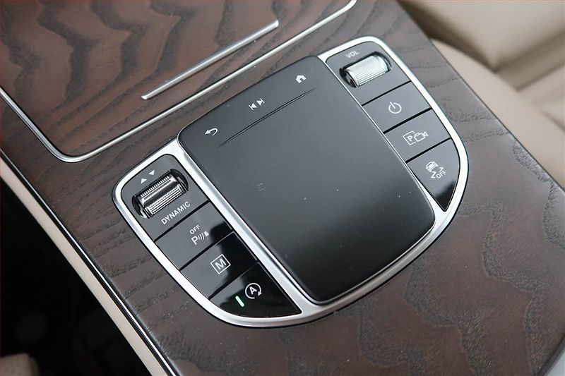 Mercedes-Benz GLC (2021) 220 d - fotka 21 z 25