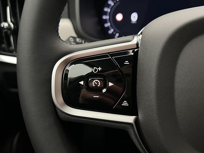 Volvo V90 T6 AWD RECHARGE CORE AUT 1.maj - fotka 25 z 47