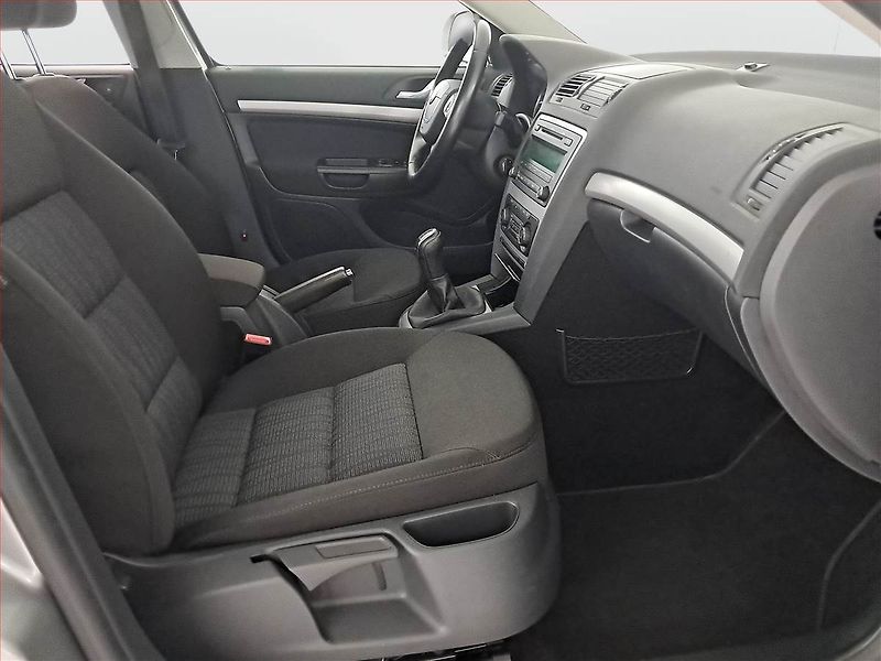 Škoda Octavia (2011) Elegance 1.6 TDI, Serv.kniha - fotka 9 z 15