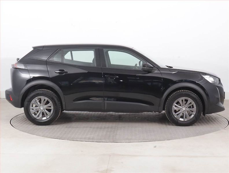Peugeot 2008 (2023) Active 1.2 PureTech - fotka 6 z 15