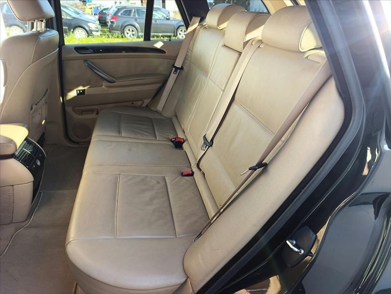 BMW X5 3,0 d 4x4 Automat Kůže Tažné - fotka 22 z 35