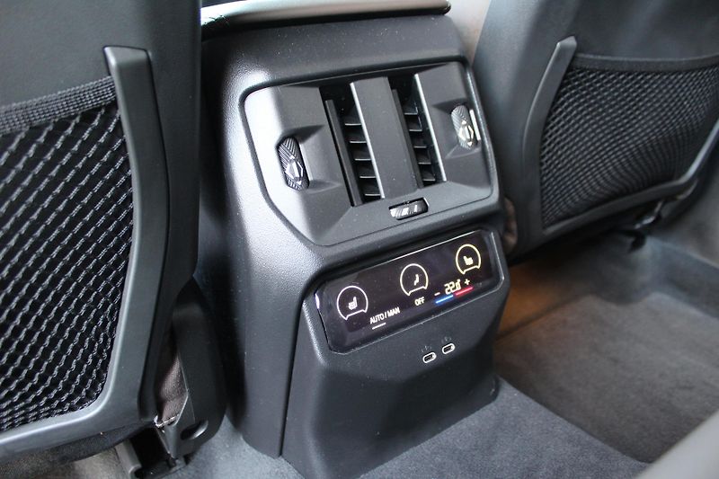 BMW X3 M50 xDrive - fotka 12 z 23
