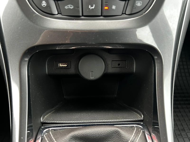 Opel Astra 2.0CDTI 121kW CZ Kůže TZ - fotka 17 z 21