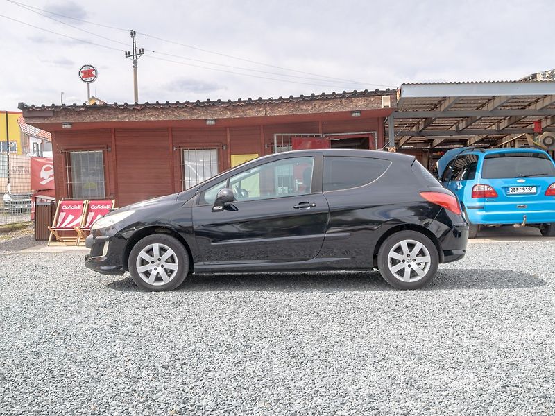Peugeot 308 (2008) 1.6i 88KW 3DV – 2x KOLA - fotka 8 z 36