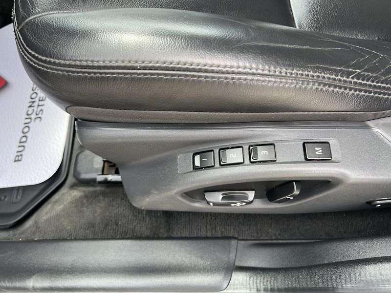 Volvo XC60 2,4 AWD D4 Summum 1.maj.  - fotka 46 z 56