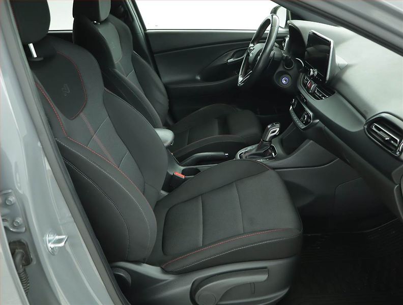 Hyundai i30 (2023) N-Line 1.5 T-GDI MHEV - fotka 9 z 17