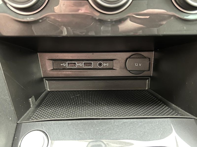 Volkswagen Tiguan 2.0 TSi 4x4 Comfort line - fotka 14 z 27