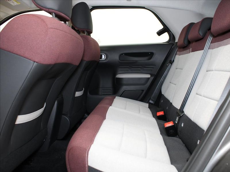 Citroën C4 Cactus 1,2 PureTech 81kW 1.majitel ČR - fotka 7 z 22