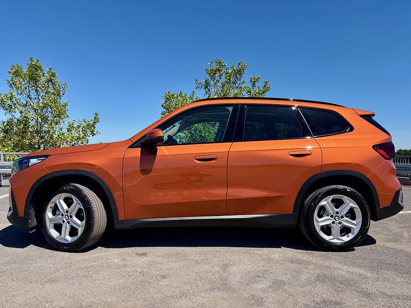 BMW X1 (2025) xDrive 20d PANORAMA Tažné HUD - fotka 5 z 40