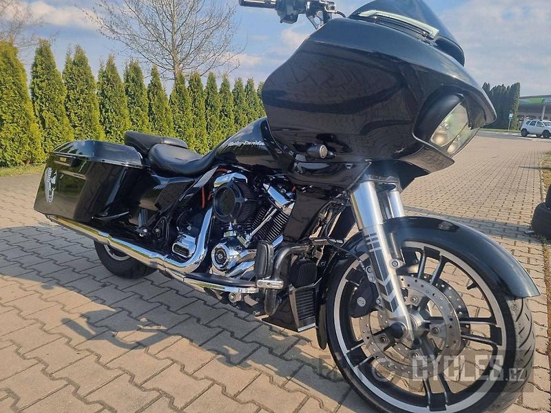 Harley-Davidson FLTR Road Glide (2019) FLTRX Road Glide - fotka 3 z 18