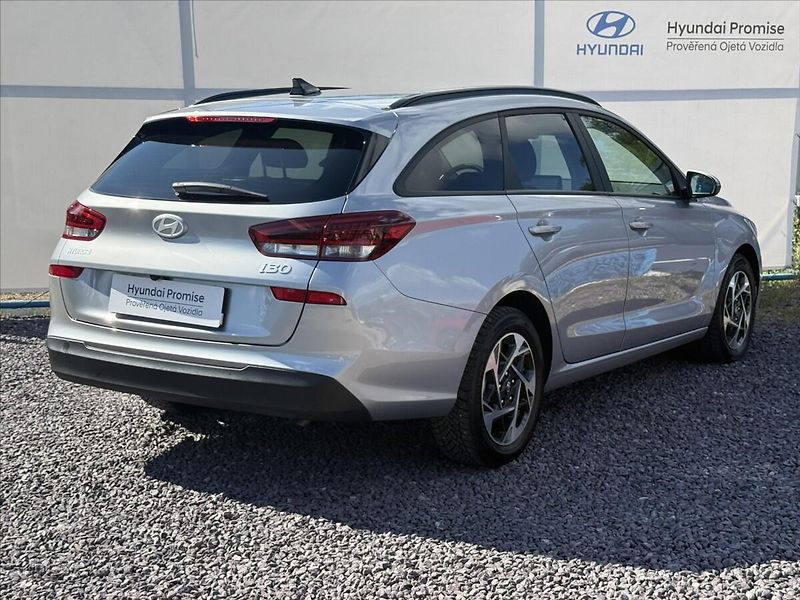Hyundai i30 1,5 T-GDI 103kW DCT Family - fotka 2 z 23
