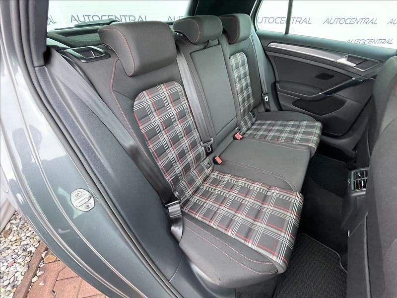 Volkswagen Golf 2,0 GTI  -APR 210kw Performanc - fotka 26 z 27