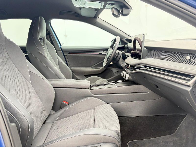 Škoda Superb (2025) DSG 2.0 TDI / 110kW / SPORTLIN - fotka 10 z 35