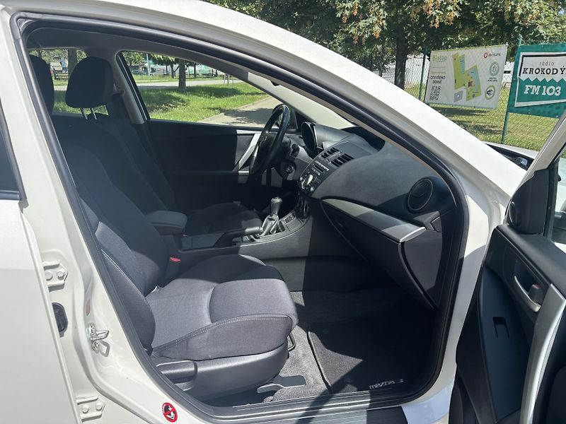 Mazda 3 1.6 Active Plus - fotka 20 z 30