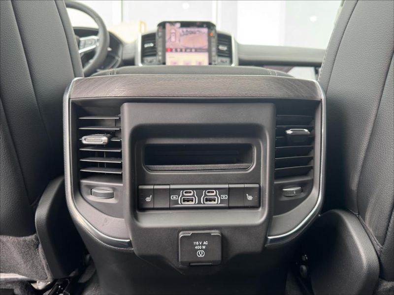 Dodge RAM (2025) 3,0 R6  Laramie Night - fotka 18 z 21