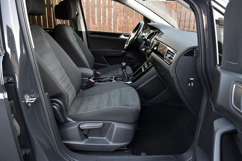 Volkswagen Touran 1.6 TDi 6st COMFORTLINE,7 MÍST - fotka 42 z 50