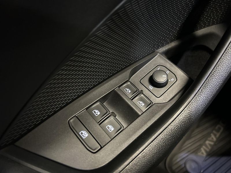 Škoda Octavia (2022) 1.0TSi Ambition PLUS 81kW - fotka 15 z 24