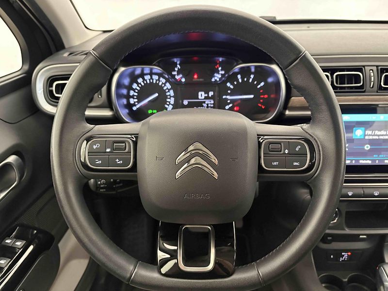 Citroën C3 (2022) Shine 1.2 PureTech 110K EAT6 - fotka 22 z 37