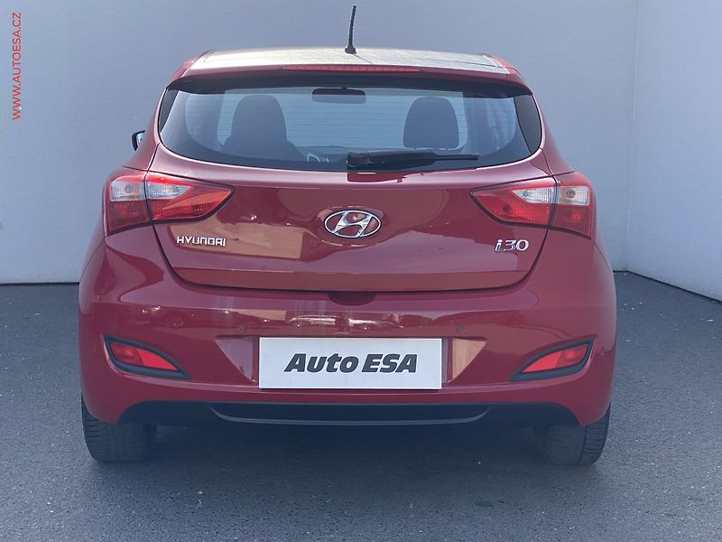 Hyundai i30 (2014) 1.4CVVT, Classic, +kola - fotka 5 z 16