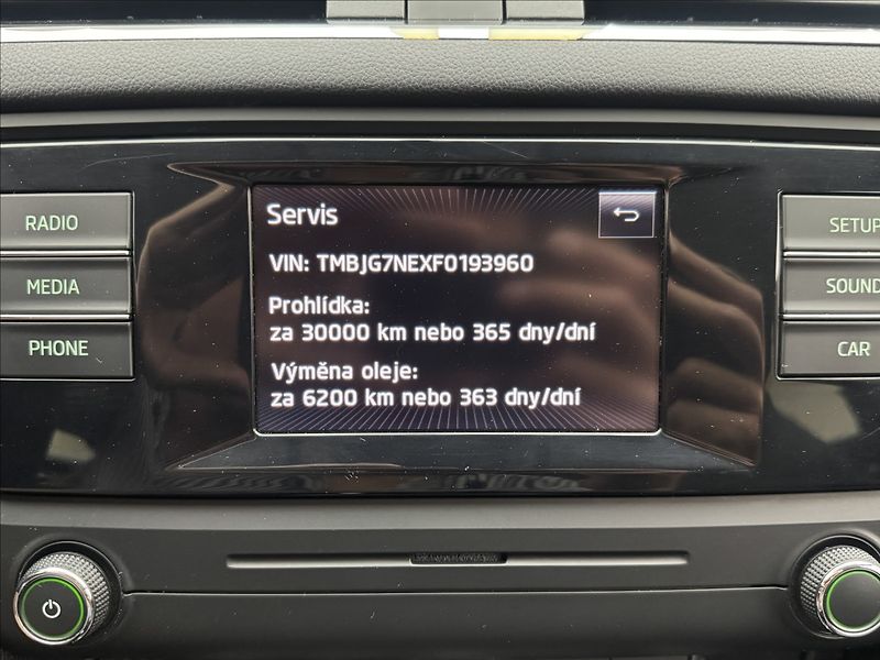 Škoda Octavia 1,6 TDi DPH KLIMA SENZORY ČR - fotka 14 z 30