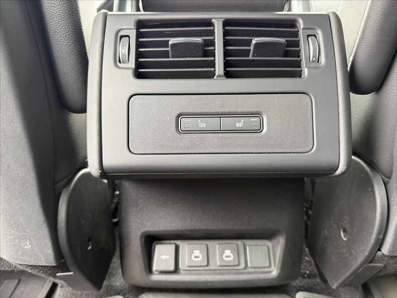 Land Rover Discovery 3,0 R-DYNAMIC SE D300 - fotka 23 z 26