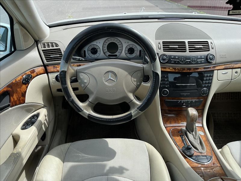 Mercedes-Benz Třídy E 3,2 i E320 AUT 165KW 4MATIC AC - fotka 14 z 34