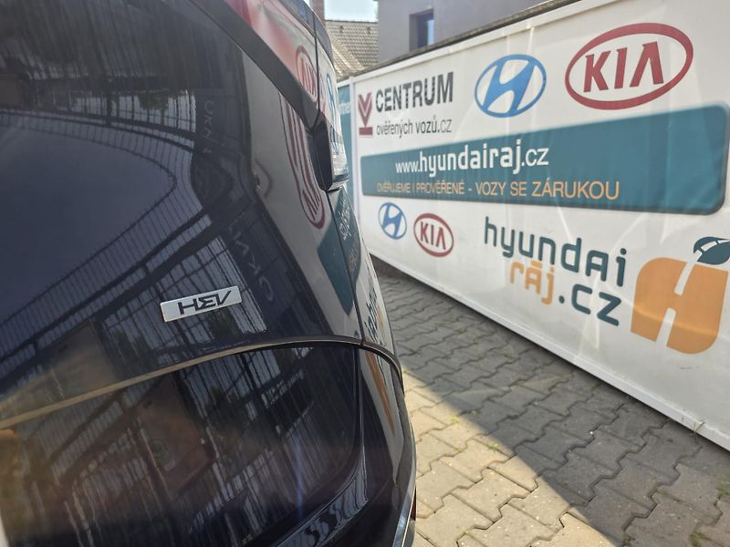 Kia Sportage 1.6-HEV-V ZÁRUCE-NÍZKÉ KM - fotka 14 z 44