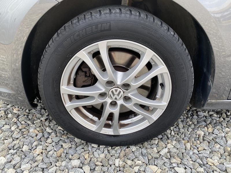 Volkswagen Touran 2.0TDi 140PS DSG TAŽNÉ - fotka 45 z 47