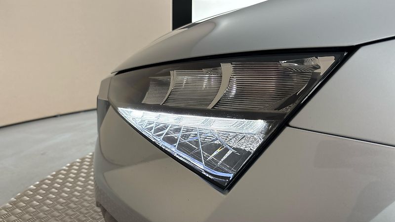 Škoda Scala 1.0 TSI Ambition - fotka 18 z 23
