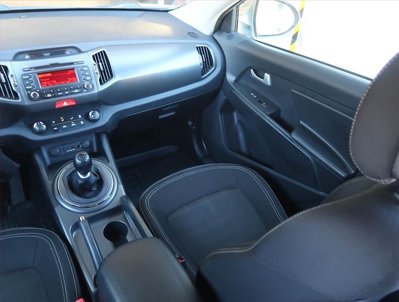 Kia Sportage (2011) 1.7 CRDi, Tempomat - fotka 8 z 17