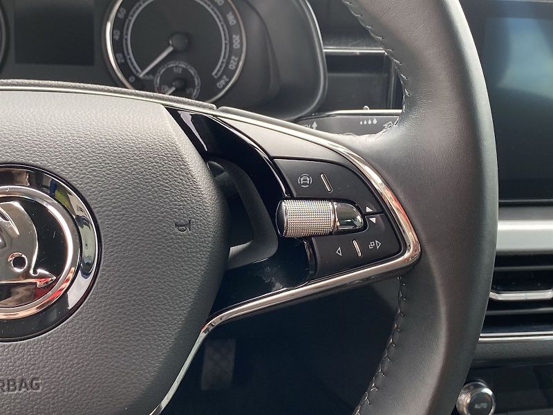 Škoda Kamiq (2022) 1.0 TSI Ambition - fotka 15 z 28