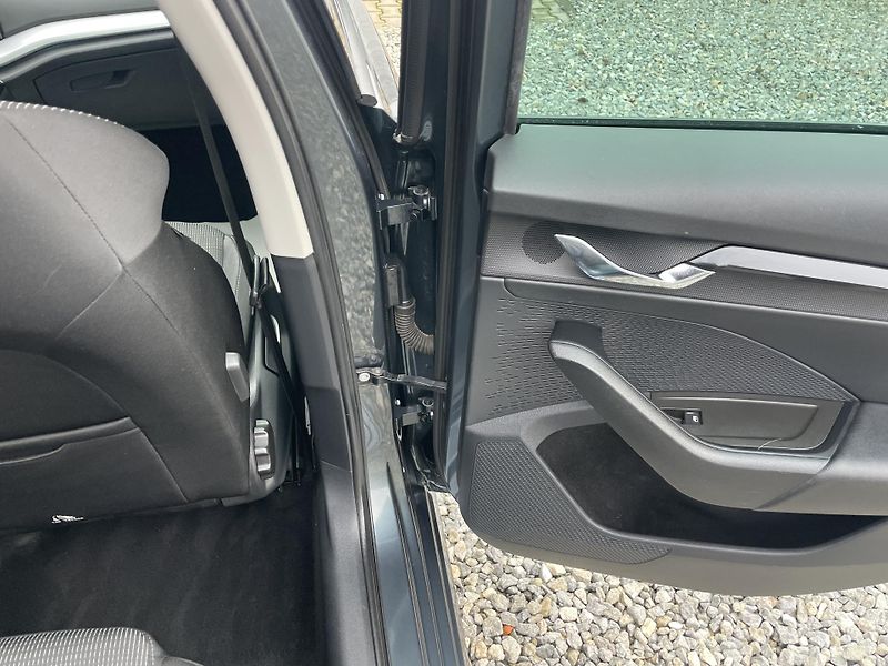 Škoda Octavia 2.0TDi 115PS LED VIRT NAVI DPH - fotka 132 z 189