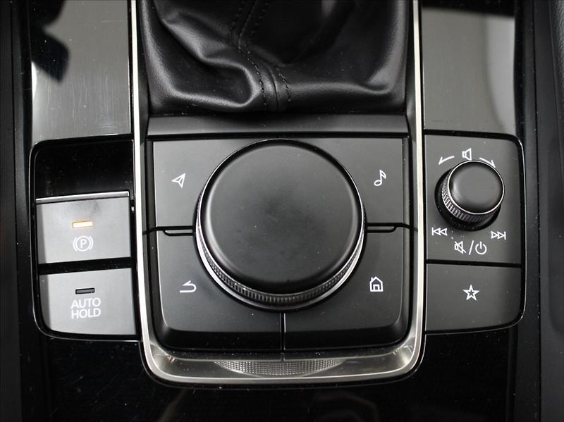 Mazda 3 2,0 G120 PLUS 1.maj. 6L-Zár. - fotka 19 z 22