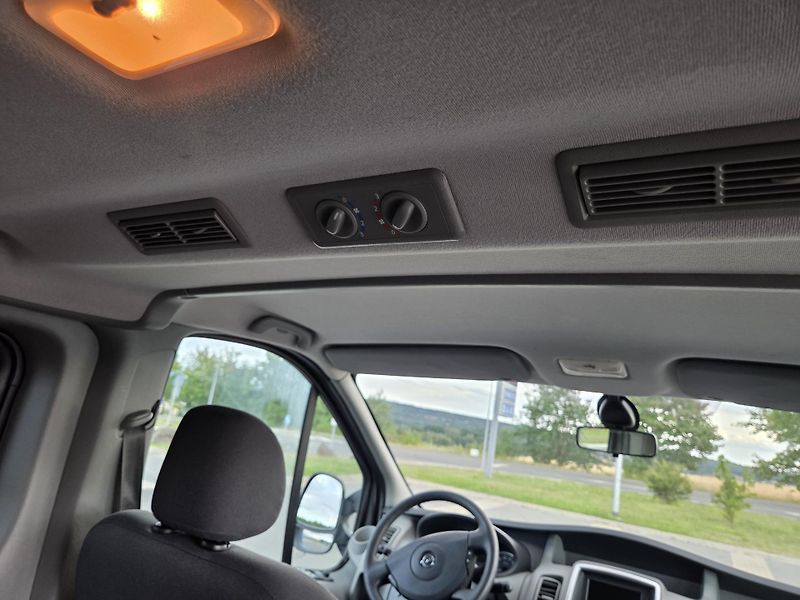 Opel Vivaro (2011) 2.5 CDTI Tour Cosmo - fotka 18 z 35