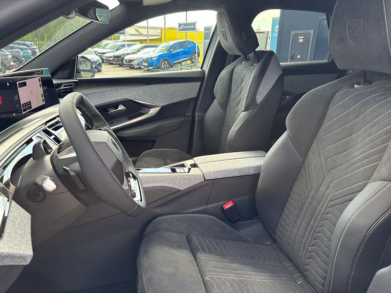 Peugeot 3008 (2026) GT Elektromotor 210 k / 73 kWh - fotka 13 z 22