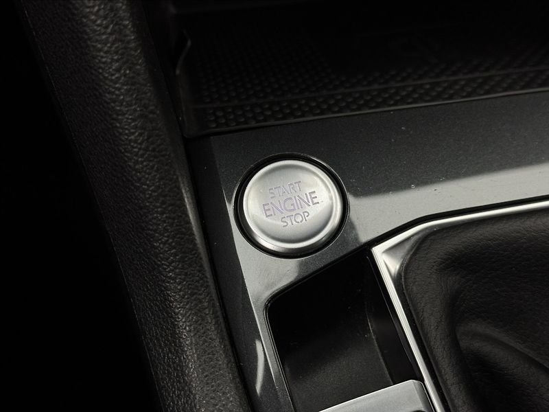 Volkswagen Tiguan 2,0 DSG DPH ACC NZTOP VC TAŽNÉ - fotka 30 z 49