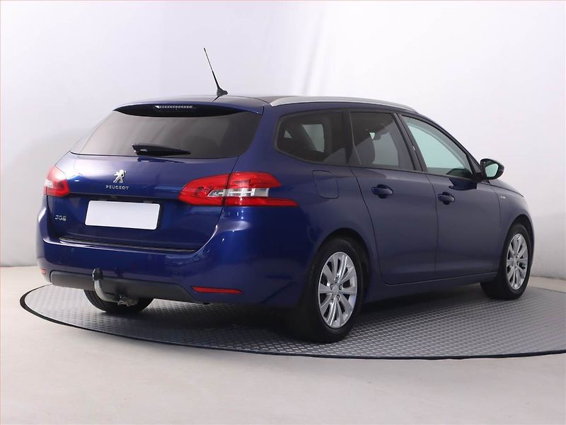Peugeot 308 (2019) Style 1.2 PureTech, Automat - fotka 5 z 21