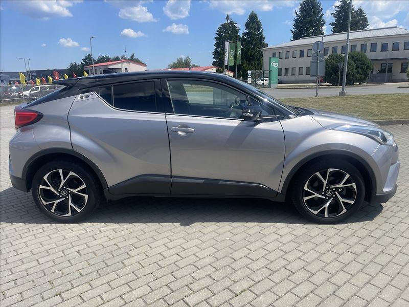 Toyota C-HR 1,8 i 73kw Hybrid e-CVT - fotka 32 z 34