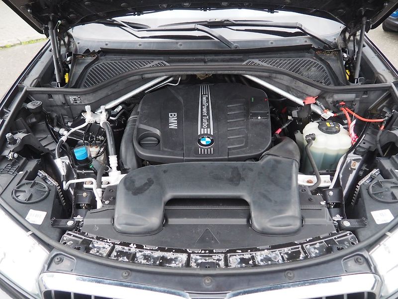 BMW X5 (2017) 3.0d xDrive, 4x4, Pano - fotka 42 z 43