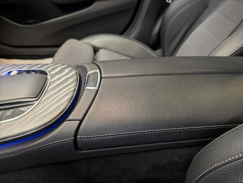 Mercedes-Benz Třídy E E300 DE EQ POWER 225 KW AMG - fotka 23 z 41