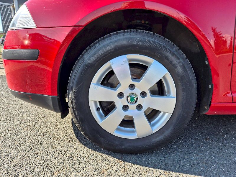 Škoda Octavia (2012) TOUR II. 1,6MPI 75KW 5°manuáln - fotka 10 z 27