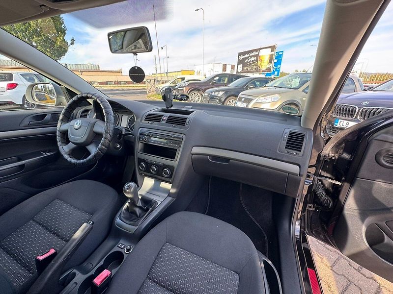 Škoda Octavia (2011) 1,4 TSI 90 KW 1. MAJ STK KM - fotka 37 z 46