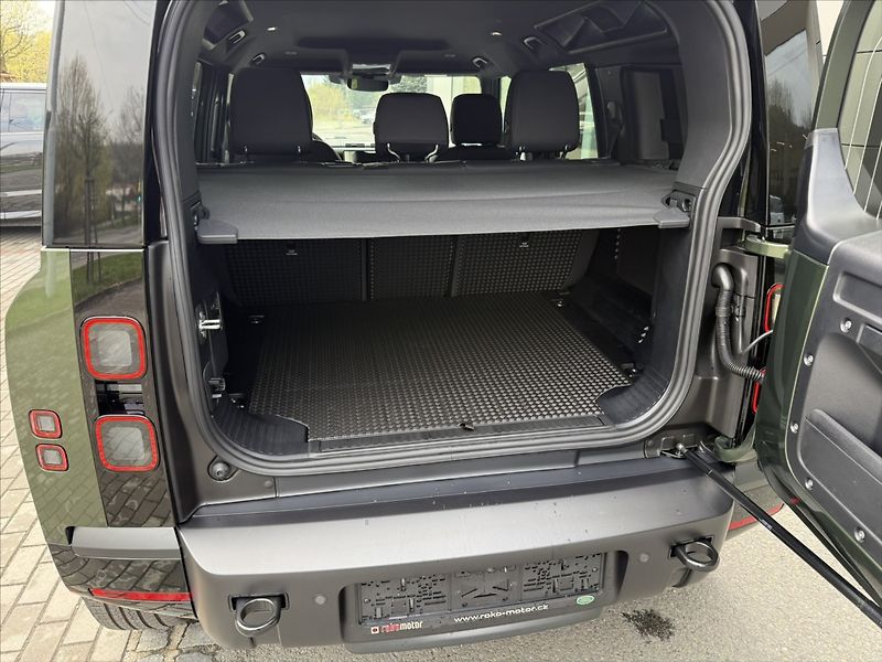 Land Rover Defender (2026) 3,0 110 DYNAMIC SE D250 - fotka 34 z 36
