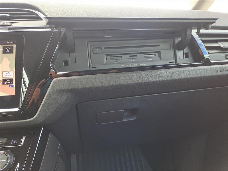 Volkswagen Touran 2,0 TDI HIGHLINE - fotka 22 z 27