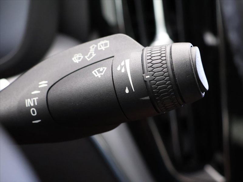 Volvo XC60 2,0 B4 145KW AWD MOMENTUM - fotka 24 z 40