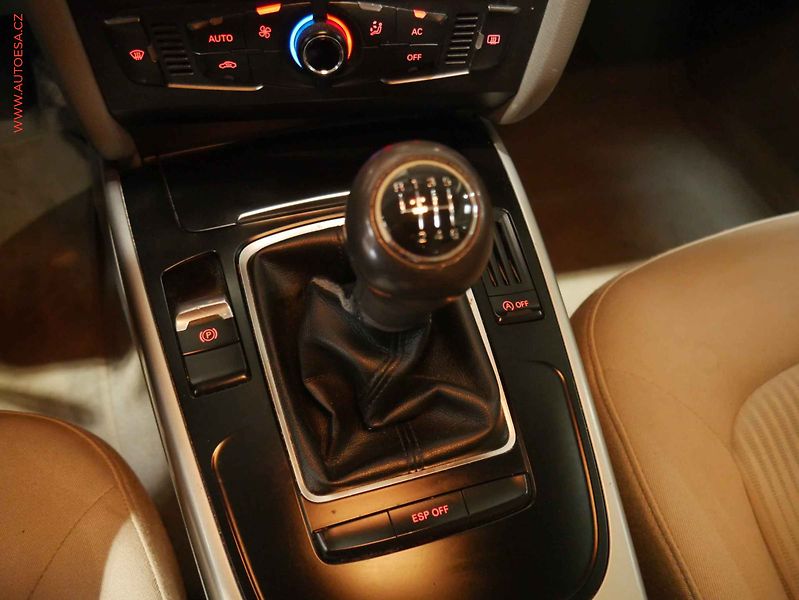 Audi A4 (2009) 2.0 TDi, 1.maj, AC, park - fotka 16 z 16