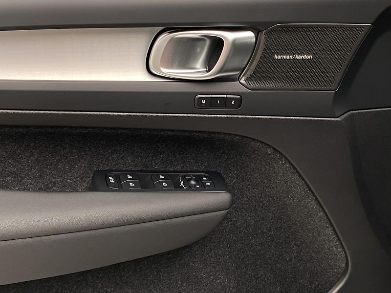 Volvo XC40 (2026) B4 AUT DARK PLUS - fotka 26 z 61