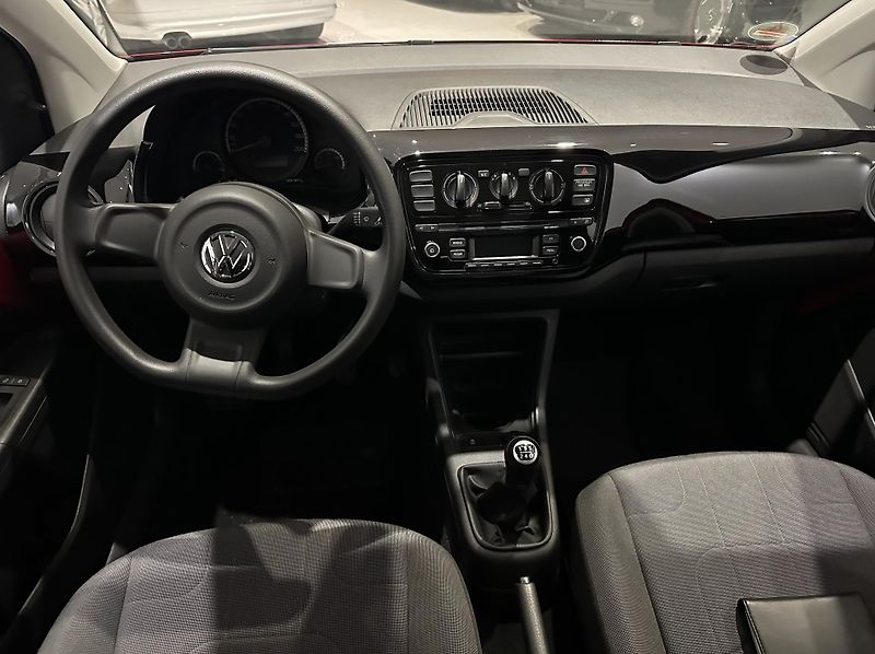 Volkswagen up! (2014) - fotka 36 z 45