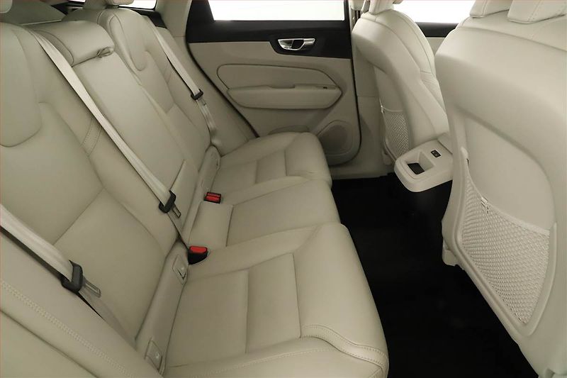 Volvo XC60 (2024) B4 AWD - fotka 7 z 19