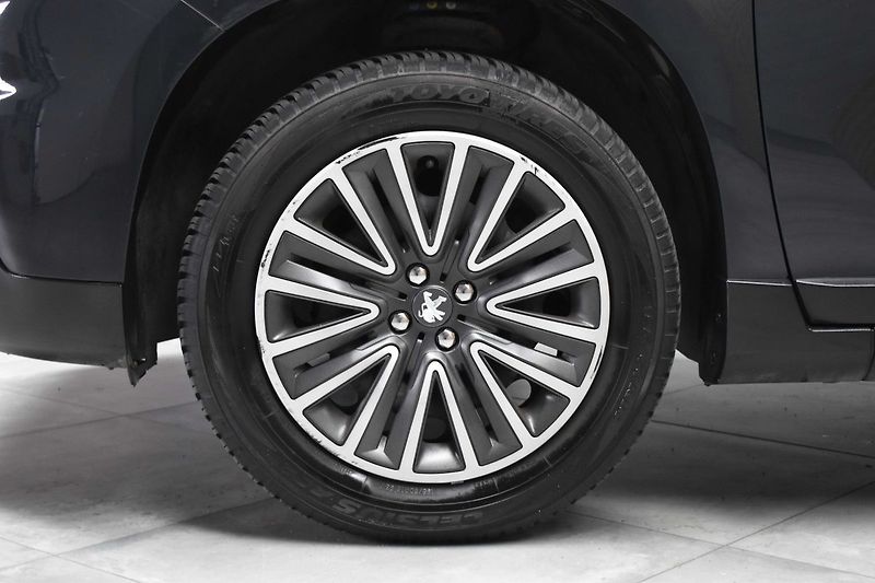 Peugeot 2008 1.2 PureTech*PO SERVISE*ČR* - fotka 27 z 32